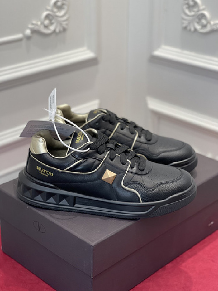 v*lentino sneaker