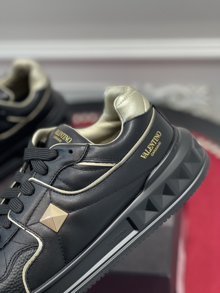 v*lentino sneaker