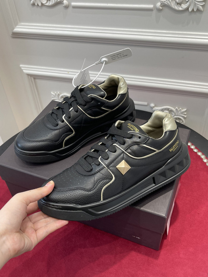 v*lentino sneaker