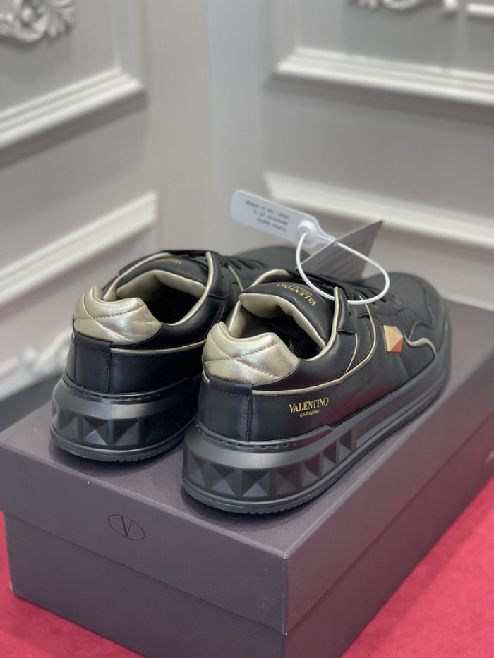 v*lentino sneaker