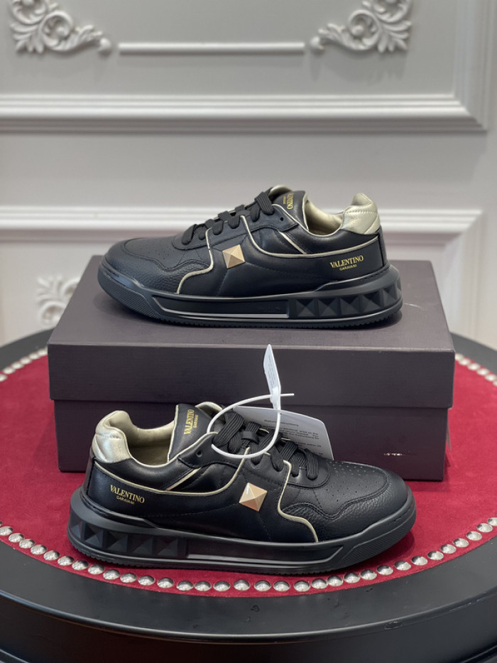 v*lentino sneaker