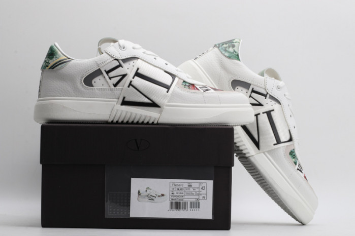 v*lentino sneaker