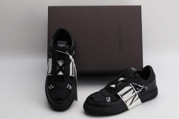 v*lentino sneaker
