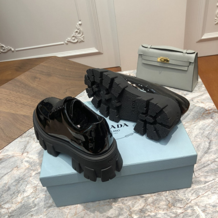 prad loafer
