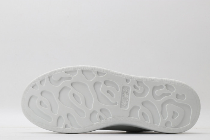 alex mcqu sneakers