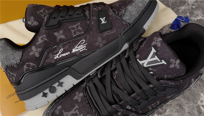 lovt sneaker