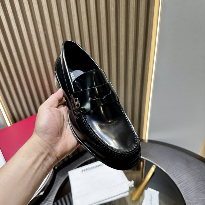 FERRAGAMO LOAFER
