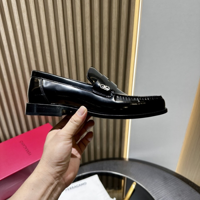 FERRAGAMO LOAFER