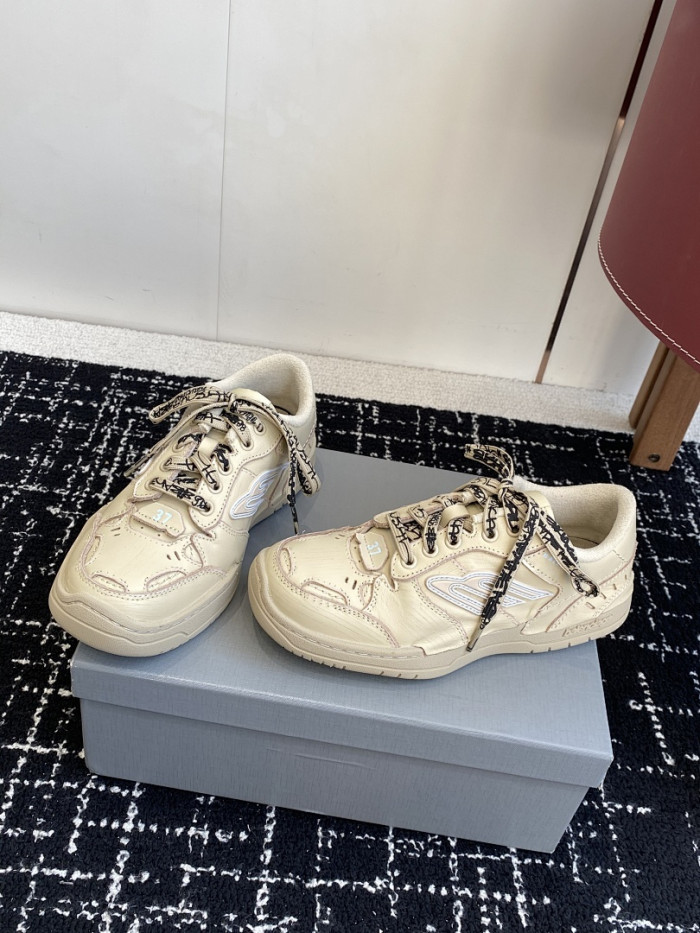 Ba1en*iaga hamptons worn-out