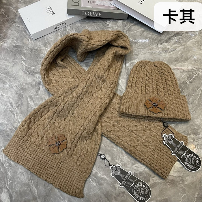 CHR0 HEART HAT AND SCARF