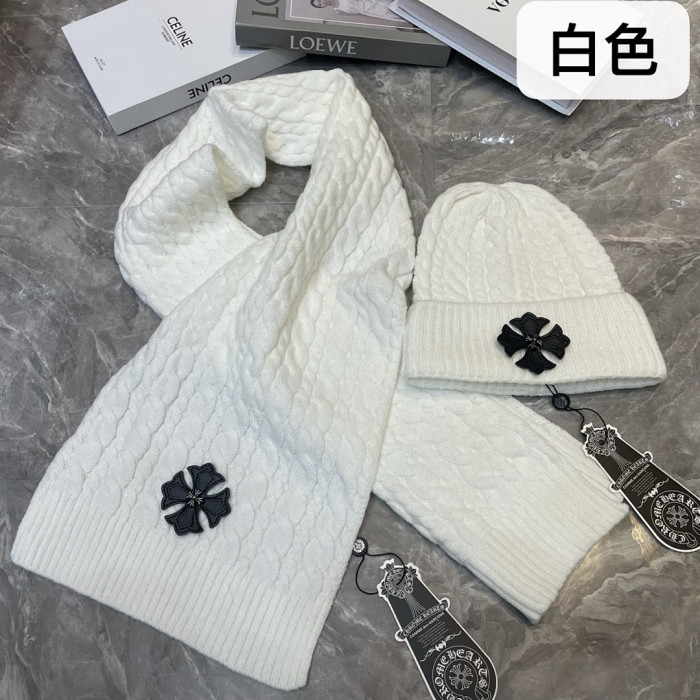 CHR0 HEART HAT AND SCARF