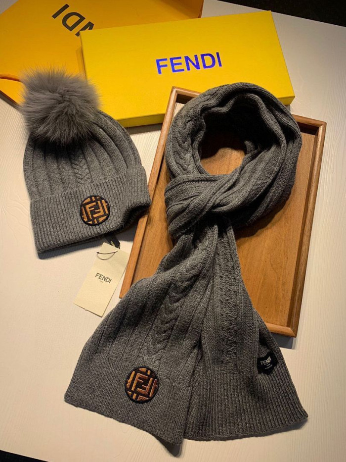FEND1 HAT AND SCARF