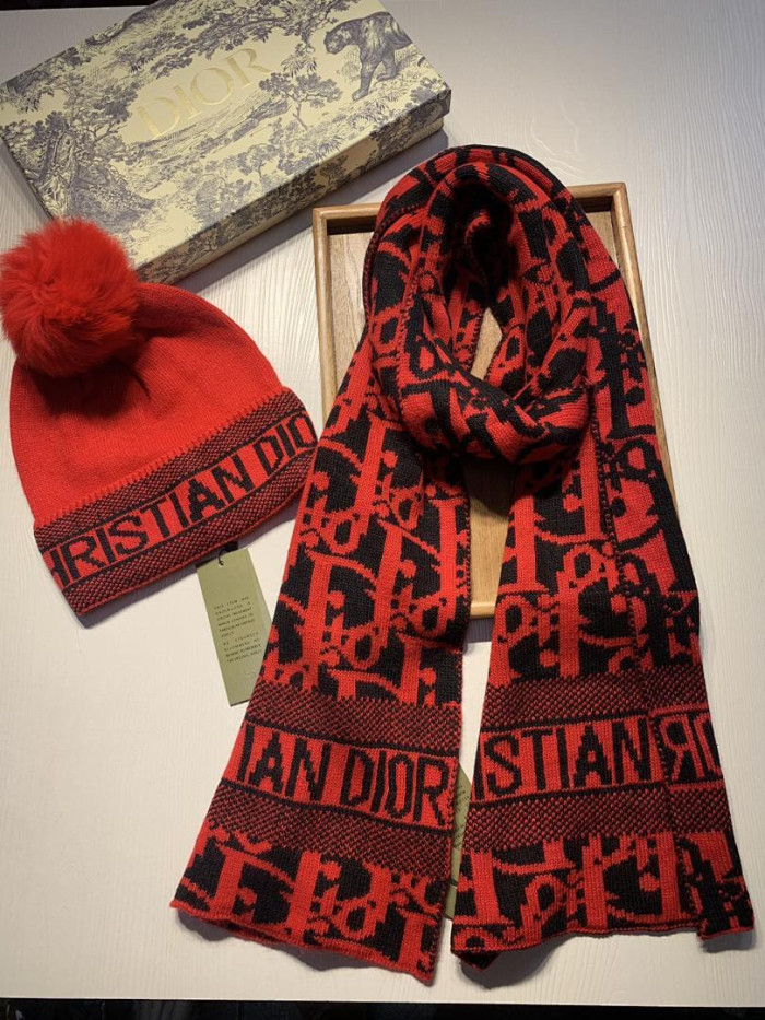 D1OR HAT AND SCARF