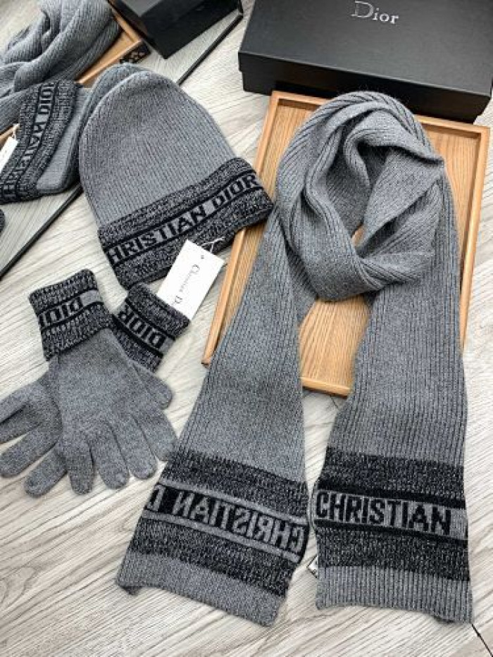 D1OR HAT AND SCARF AND GLOVES