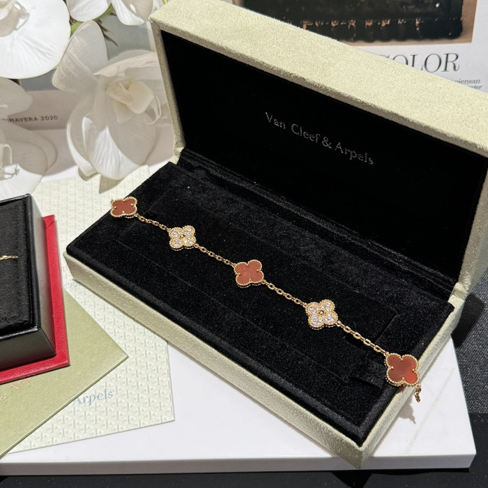 V*n Cl**f &arpels bracelets