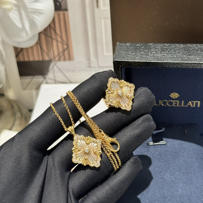 BUCCELLATI NECKLACE AND RING
