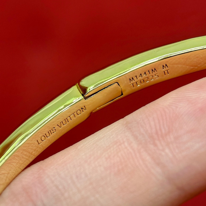 l0vis Vvtt0n bracelet