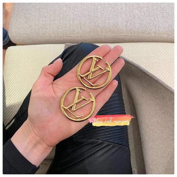 l0vis Vvtt0n earring