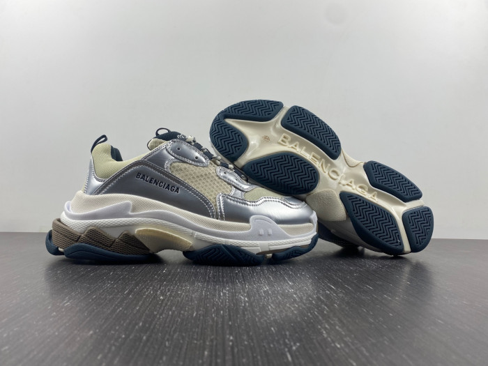 bl triple s trainers sneakers 524039 w2fs2 8106