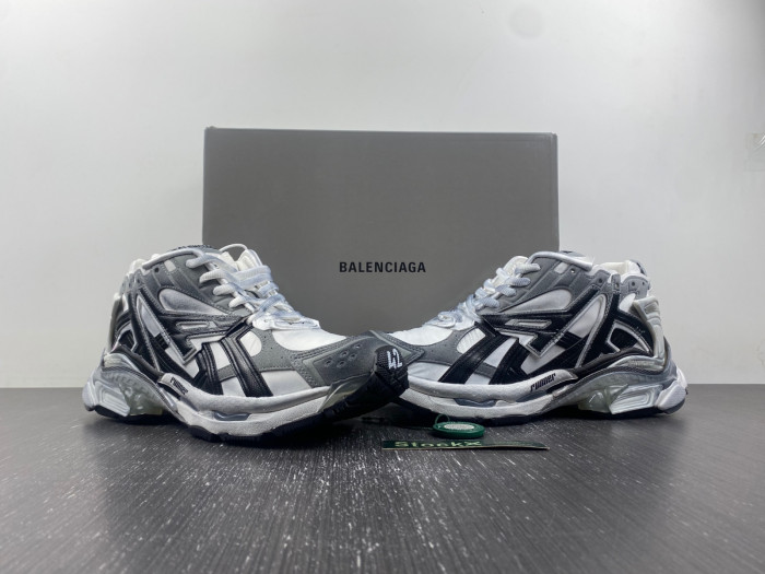 bl runner trainers sneakers 677403-w3rb5-9012