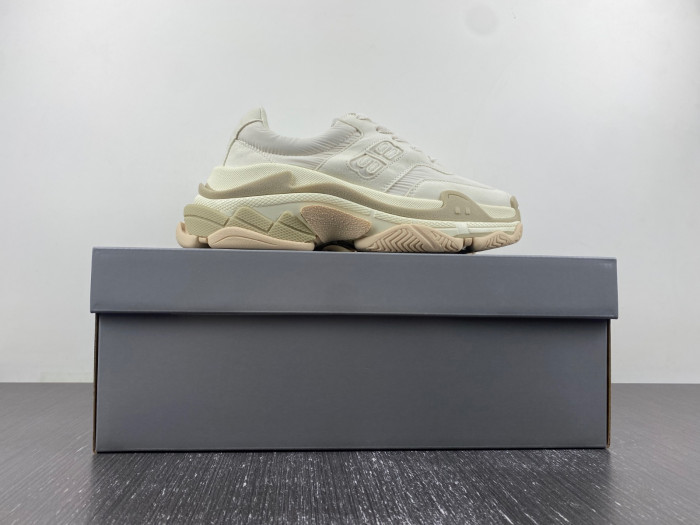 bl triple s trainers sneakers 710156 w3cu2 9798