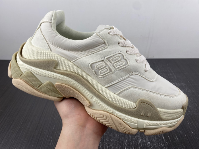 bl triple s trainers sneakers 710156 w3cu2 9798