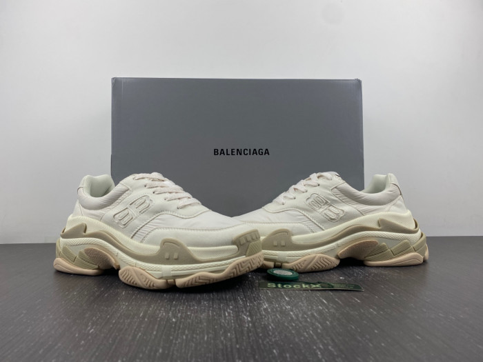 bl triple s trainers sneakers 710156 w3cu2 9798