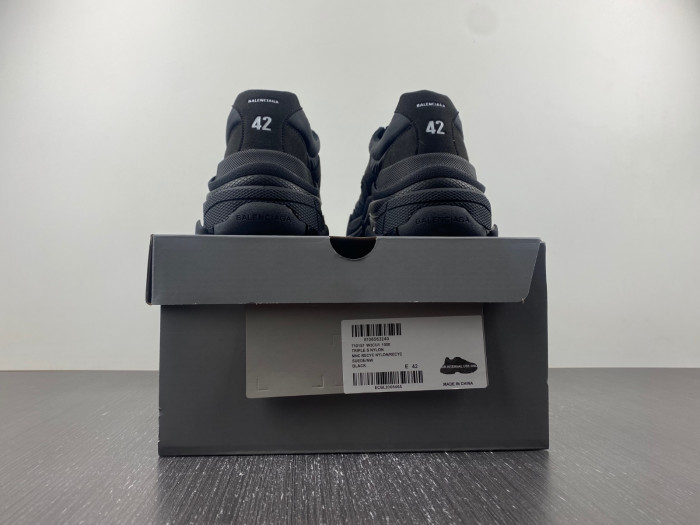 bl triple s trainers sneakers 710157 w3cu1 1000