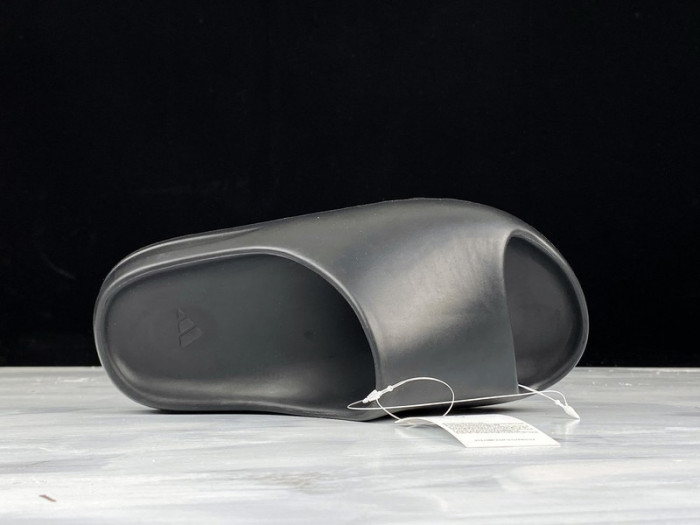 Y**zy slide black - fx0495