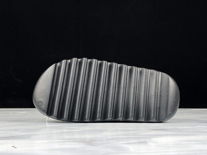 Y**zy slide black - fx0495