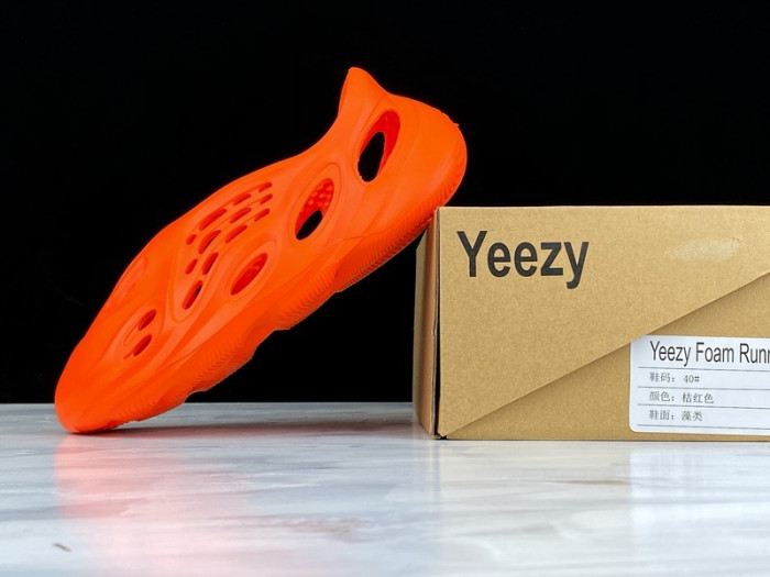 Y**zy foam runner slide - tx0497