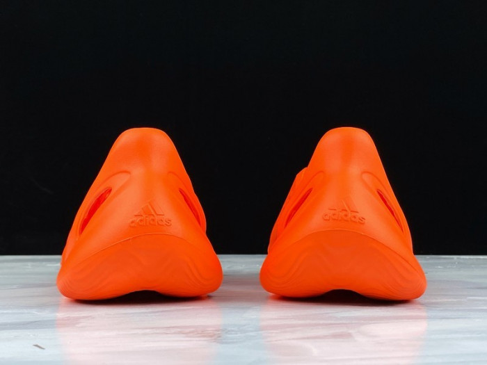 Y**zy foam runner slide - tx0497