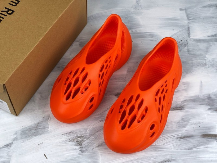 Y**zy foam runner slide - tx0497