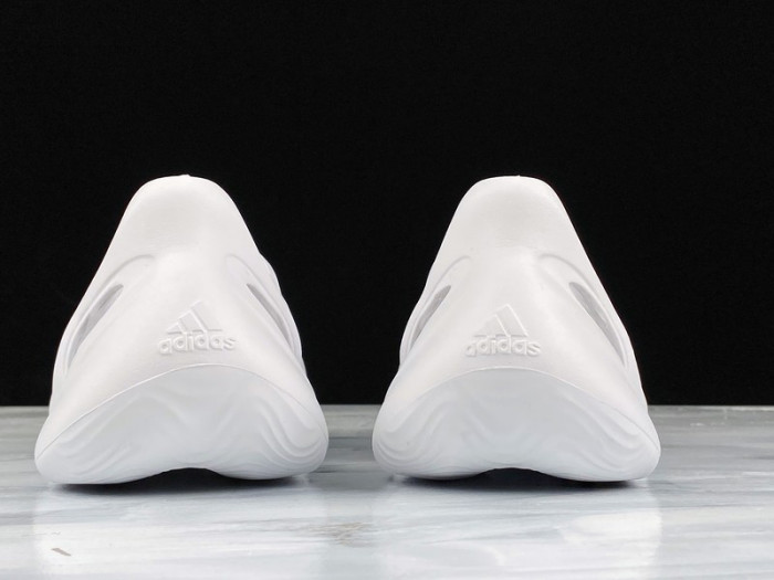 Y**zy foam runner slide white - tx0496