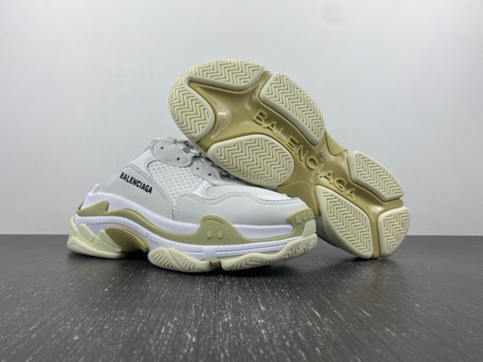 bl triple s trainers sneakers 755686 w3sm2 9097