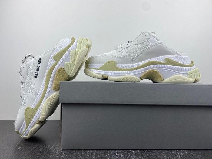 bl triple s trainers sneakers 755686 w3sm2 9097