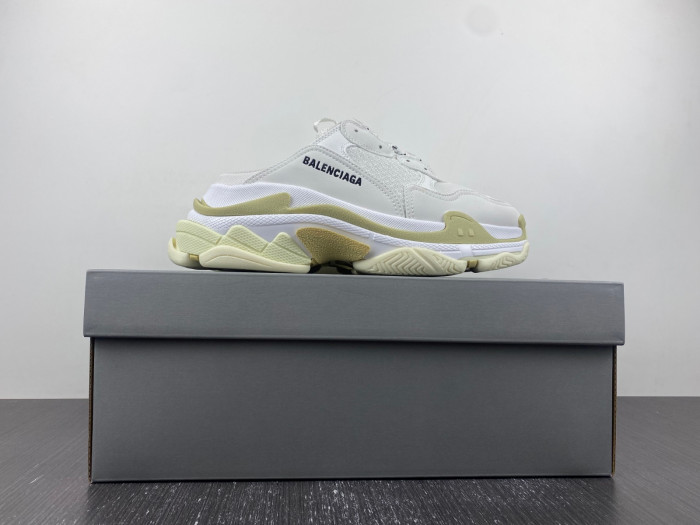 bl triple s trainers sneakers 755686 w3sm2 9097