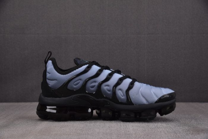 NIKE AIR VAPORMAX Plus 924453-018