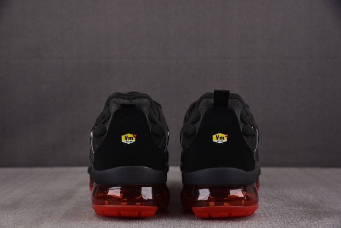NIKE AIR VAPORMAX Plus CV1645-001