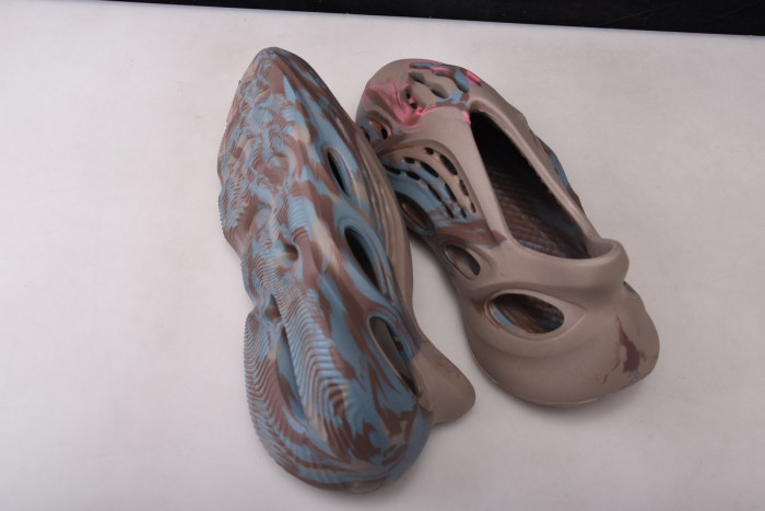 ad1d*s Y**zy foam rnnr mx sand grey gy3969