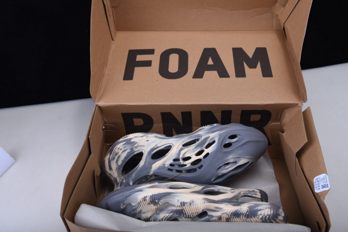 Y**zy foam runner slide white - gv7904