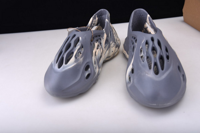 Y**zy foam runner slide white - gv7904