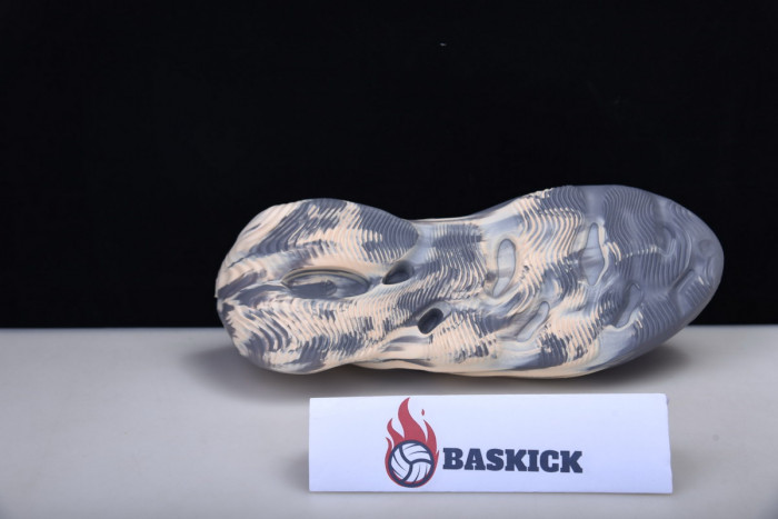 Y**zy foam runner slide white - gv7904