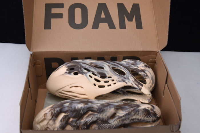 ad1d*s Y**zy foam rnnr mx cream clay - gx8774