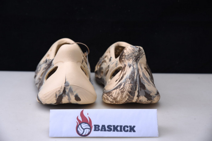 ad1d*s Y**zy foam rnnr mx cream clay - gx8774