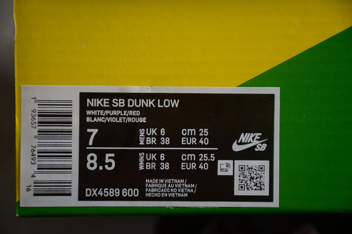 skate like a girl x nike sb dunk low dx4589-600