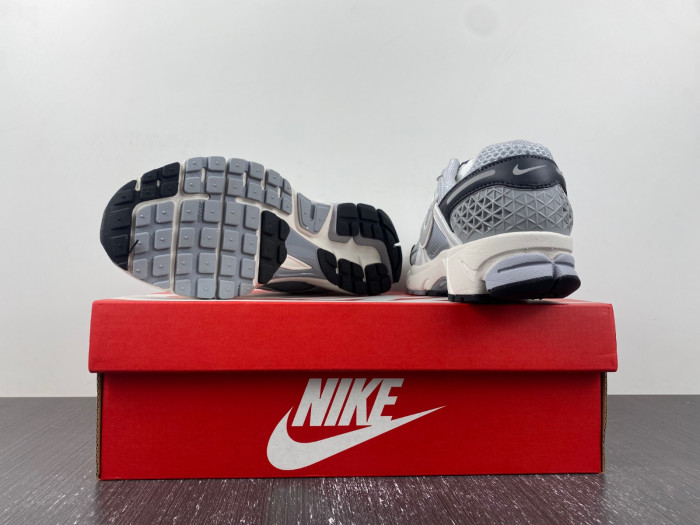 nike zoom vomero 5