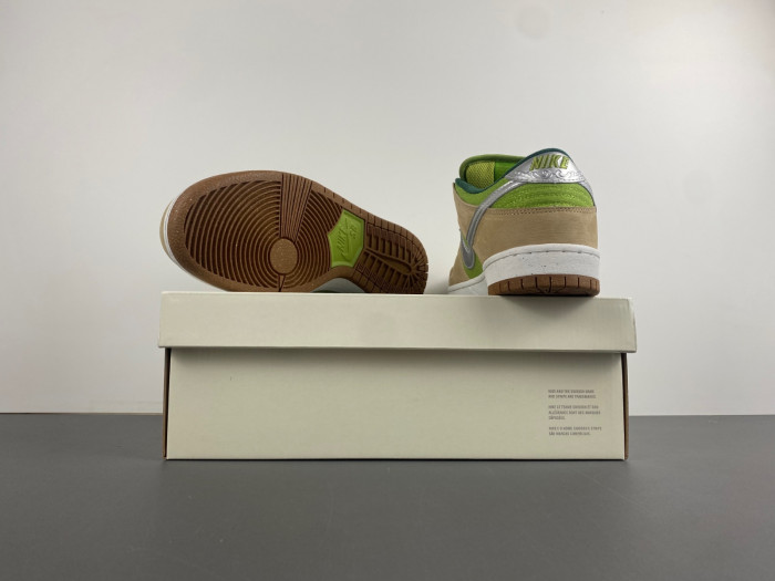 Nike SB Dunk Low "Escargot" FQ7585-200 Nike SB Dunk Low "Escargot" FQ7585-200