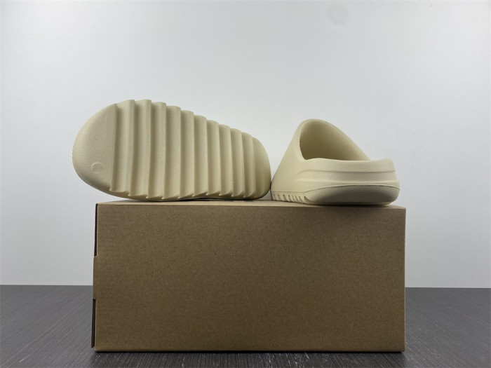 ad1d*s Y**zy slide bone fz5897