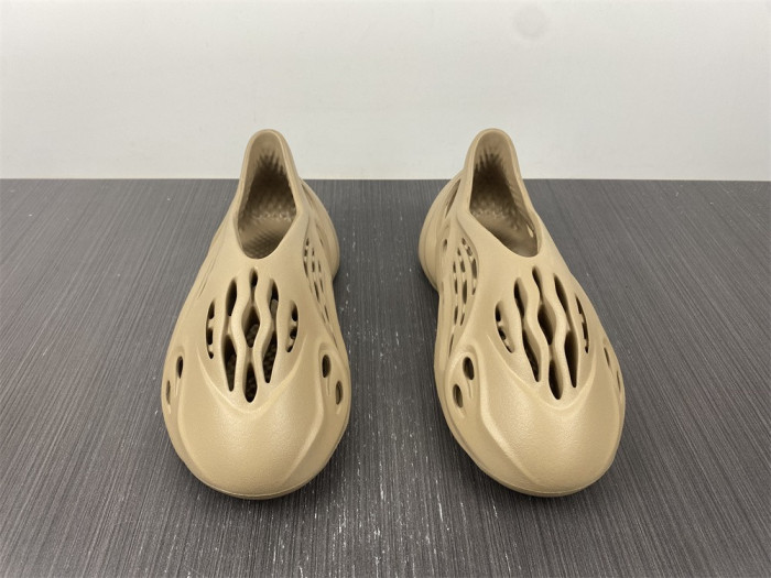 ad1d*s Y**zy foam rnnr mist gv6774